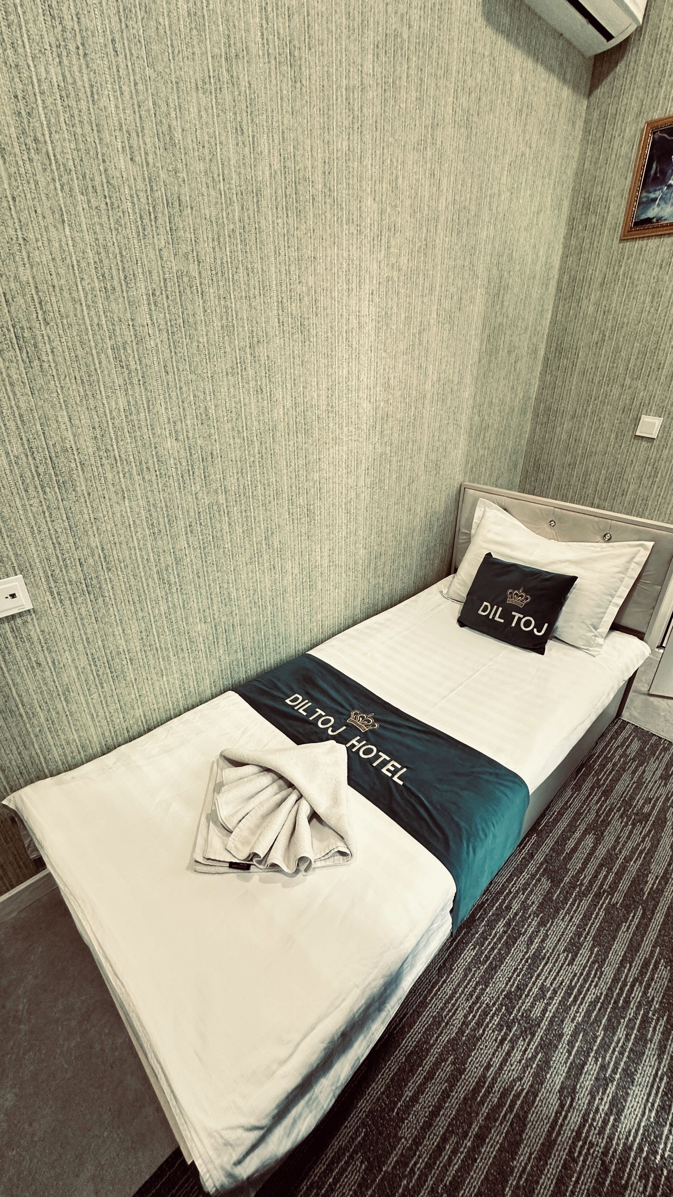 Classic Single Room, Non Smoking | Desk, laptop workspace, WiFi (free), bed sheets