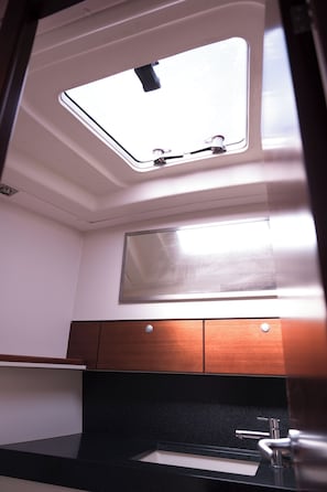 Deluxe Mobile Home, Patio, Sea View | Interior - YachtsailVenice (Venice)