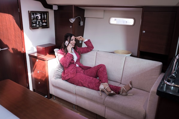 Deluxe Mobile Home, Patio, Sea View | Living area - YachtsailVenice (Venice)