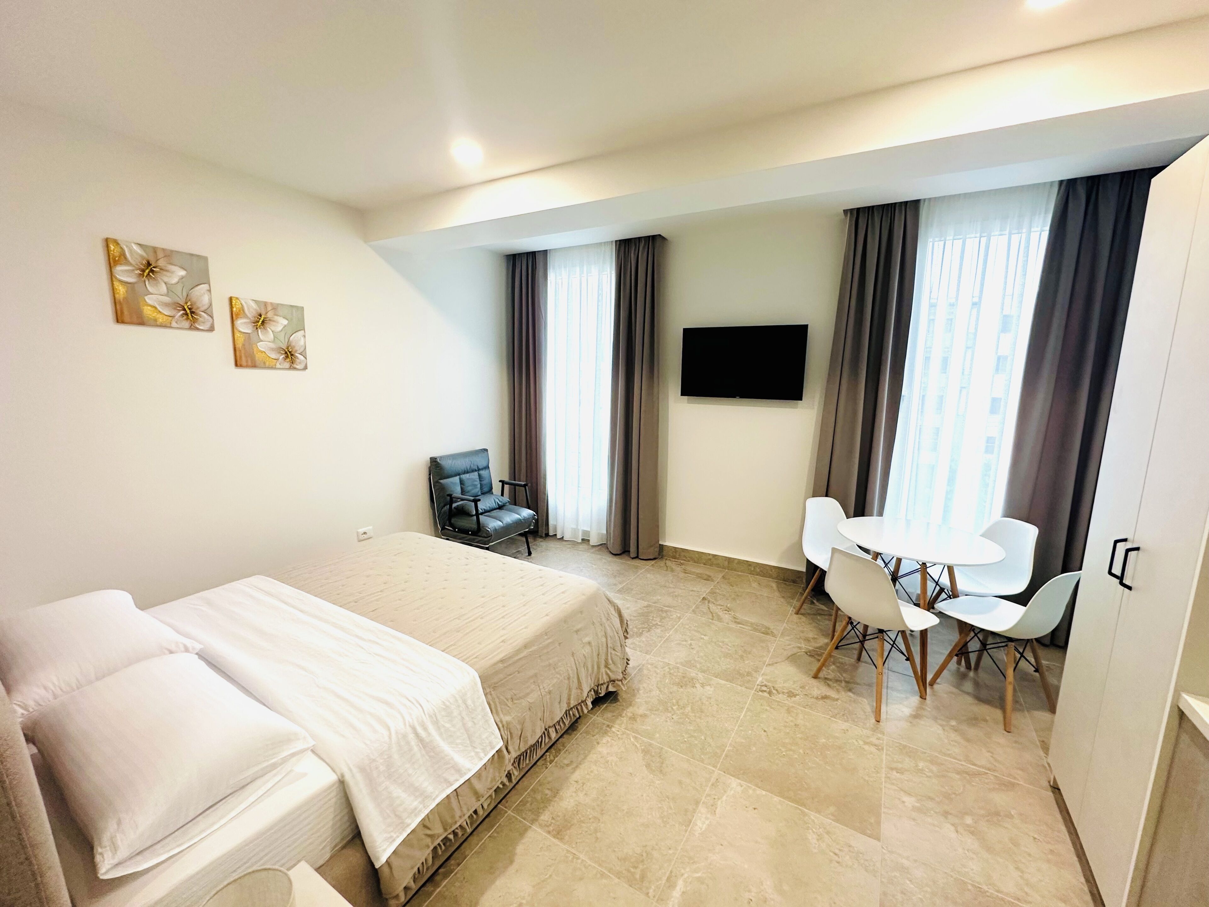 1 dormitori, planxa i posts de planxar, wifi i roba de llit 