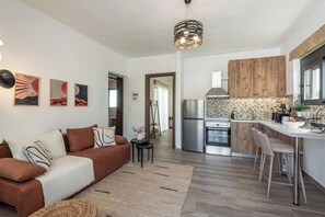 Apartment, Sea View | Living area | 32-inch Smart TV with cable channels - Tholos Home Sfakia (Chora Sfakion)