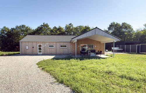 Gorgeous home in Grenaa with sauna