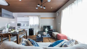 Villa | Desk, blackout drapes, WiFi (free)