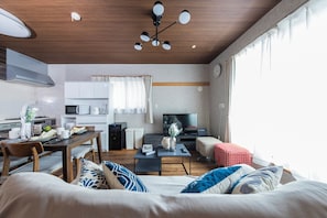 Villa | Desk, blackout drapes, WiFi (free)