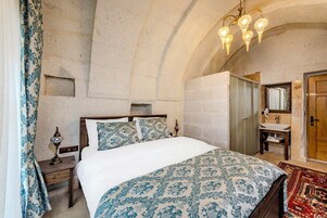 Sábanas italianas Frette, ropa de cama de alta calidad y minibar