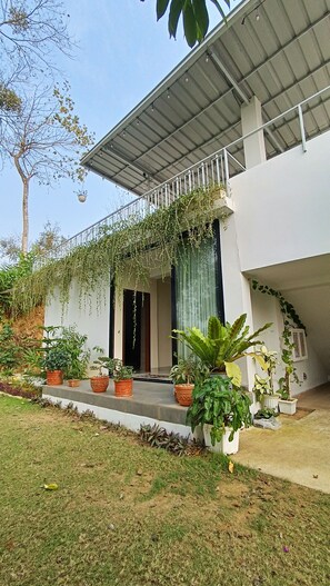 Exterior - Enjoy mountains, rivers, greenery, and luxury resorts all together. (Rangamati)