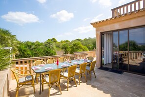 Outdoor dining - Rural House 'Sa Pedrera' with Mountain Views, Wi-Fi, and Air Conditioning (Muro)