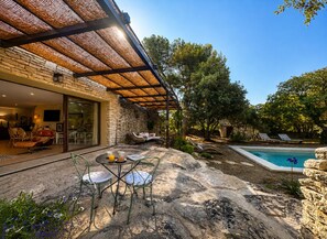 Outdoor dining - Vrbo Property (Gordes)