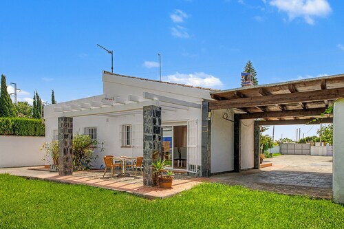 Villa 'Rubén' with Private Garden, Wi-Fi and Air Conditioning