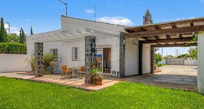Villa 'Rubén' with Private Garden, Wi-Fi and Air Conditioning