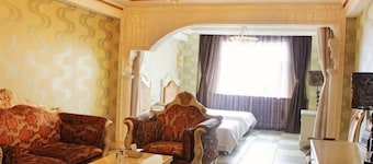 Manzhouli Junyu Grand Hotel (Manzhouli Wanda Plaza Matryoshka Square)