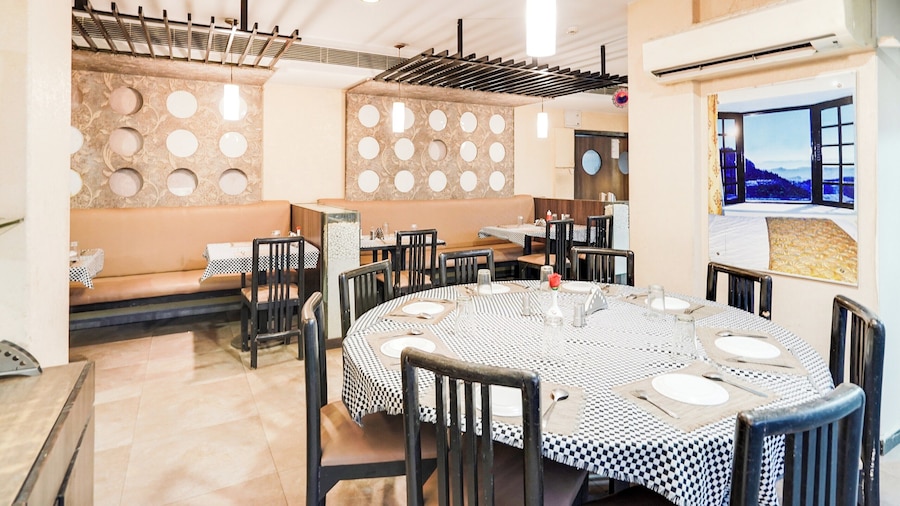 Palette Country Club Surat