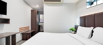 Palette Country Club Surat