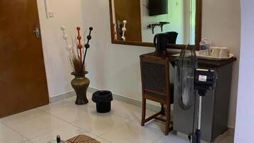 Habitación Deluxe doble, patio, vistas al jardín | Interior