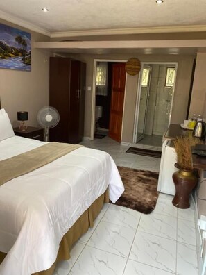 Comfort Room, Patio, Garden View | WiFi (free) - Green Whisper BnB (Mutare)
