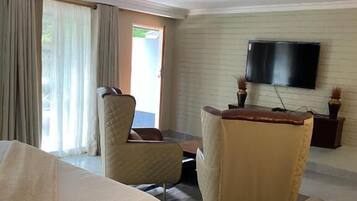 Luxury Double Room, Patio, Garden View | Interior