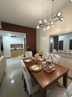 Dining - Kuya Awen's Staycation (Parañaque)