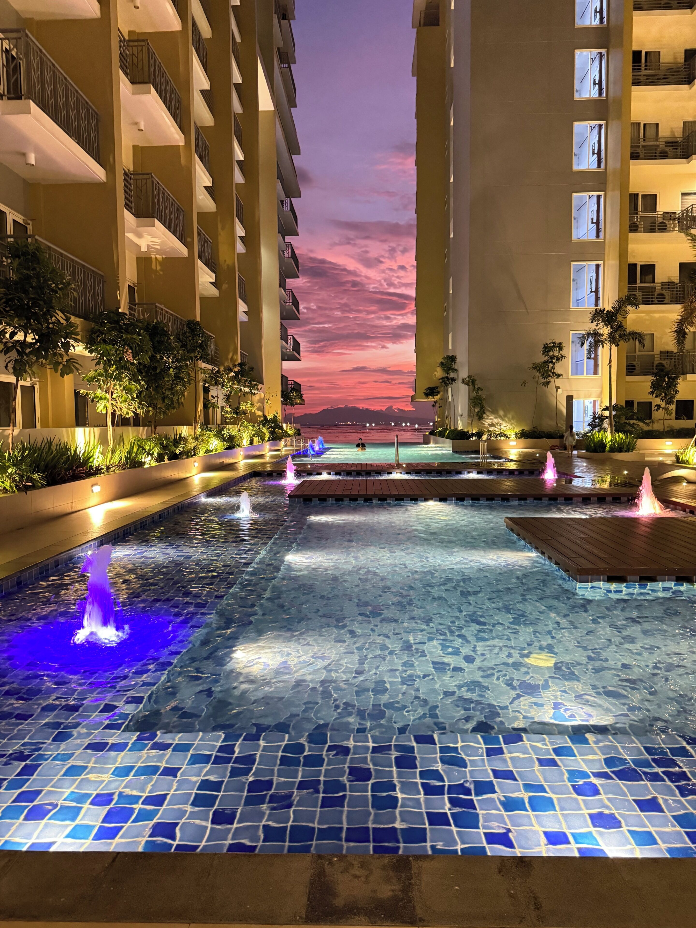4 outdoor pools