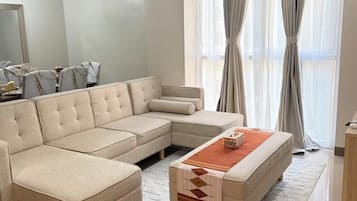 Deluxe Condo, Balcony, Pool View | Living area