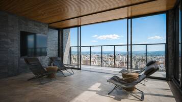 Sauna Suite Non-smoking | In-room safe, WiFi (free), bed sheets