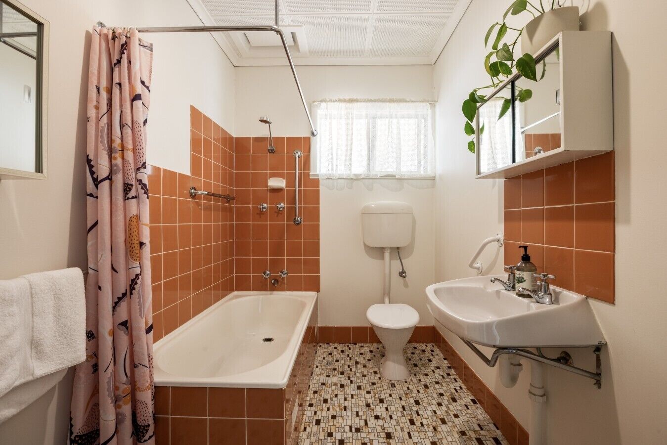 Hair dryer, towels