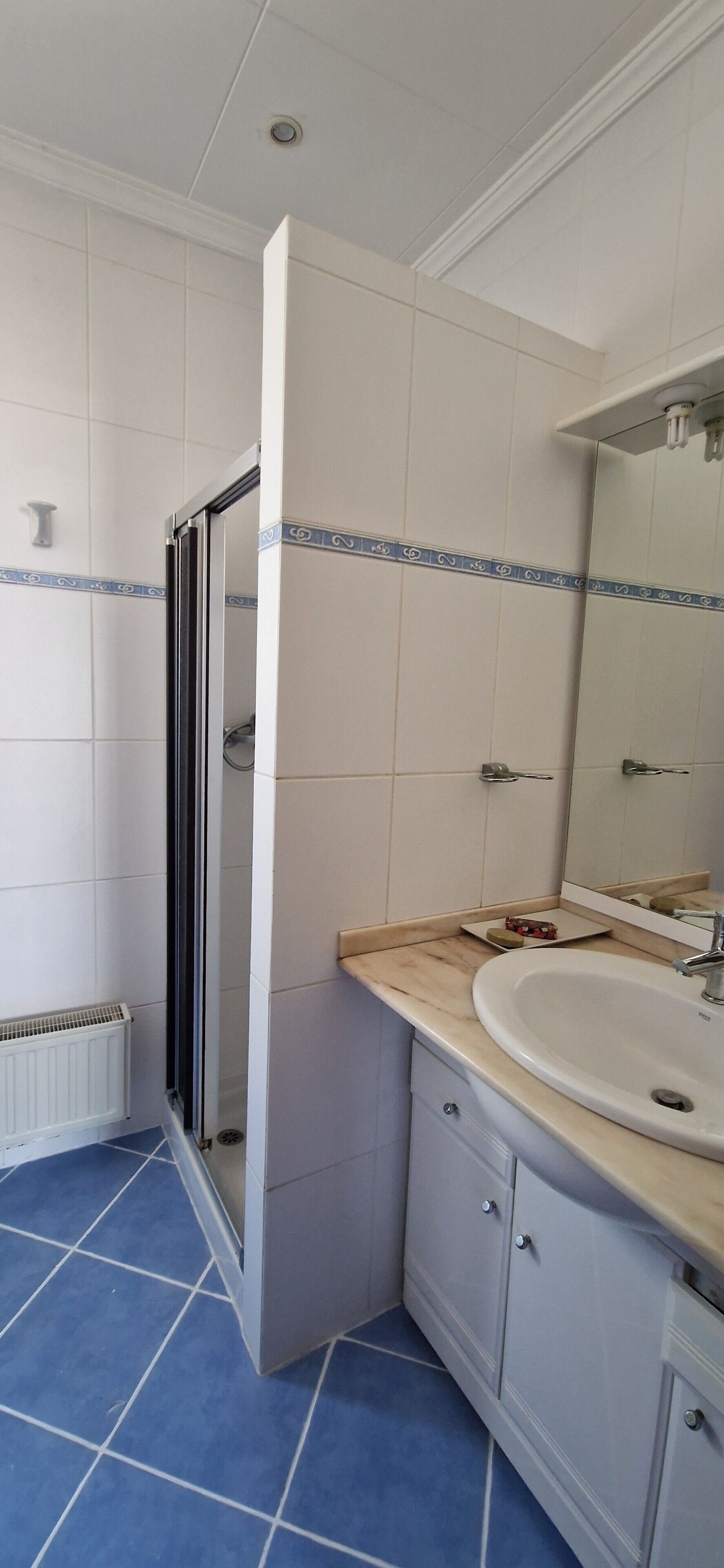 Shower, towels