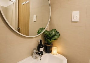 Dusche, Haartrockner, Bidet, Handtücher