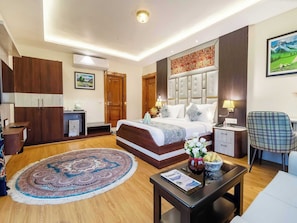 Desk, iron/ironing board (on request), free WiFi, bed sheets - Palette Hotel Cecil Srinagar (Srinagar)