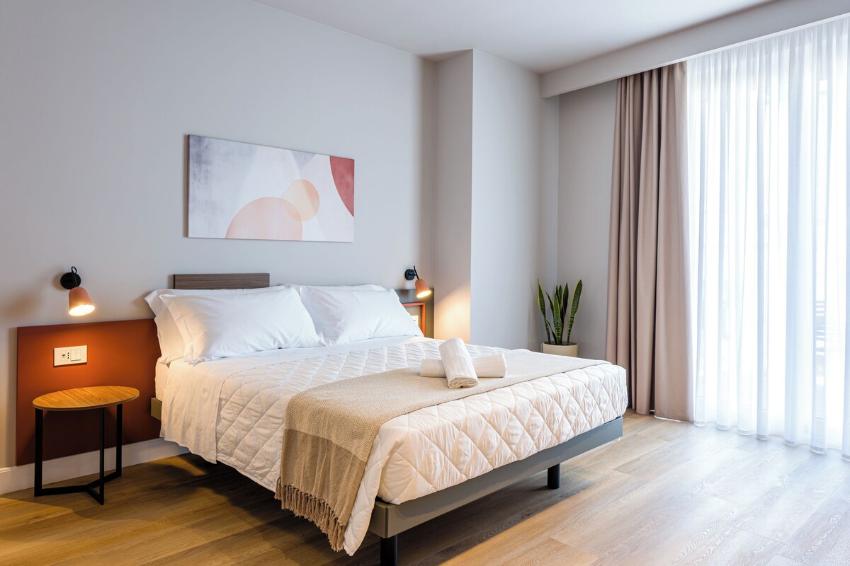Studio Suite Deluks, balkon, pemandangan laut | Brankas, meja kerja, ruang kerja ramah laptop, dan Wi-Fi gratis