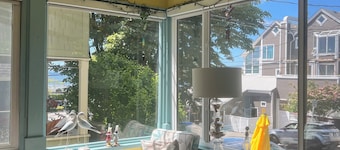 Delightful 3-bedroom cottage in charming White Rock