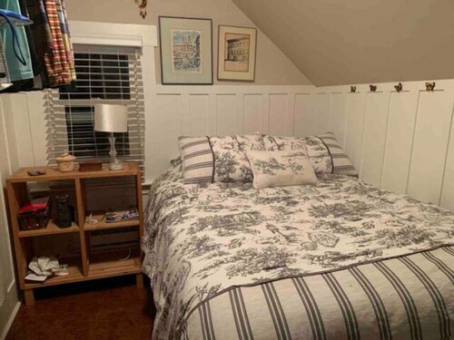 Delightful 3-bedroom cottage in charming White Rock