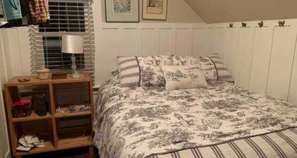 Delightful 3-bedroom cottage in charming White Rock