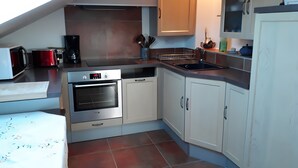 Coffee/tea maker, fridge, microwave, oven - Domaine de Jassevove (Millau)
