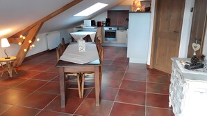 Dining - Domaine de Jassevove (Millau)