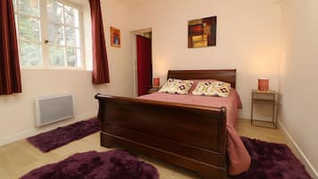 8 chambres, fer et planche à repasser, Wi-Fi, draps fournis