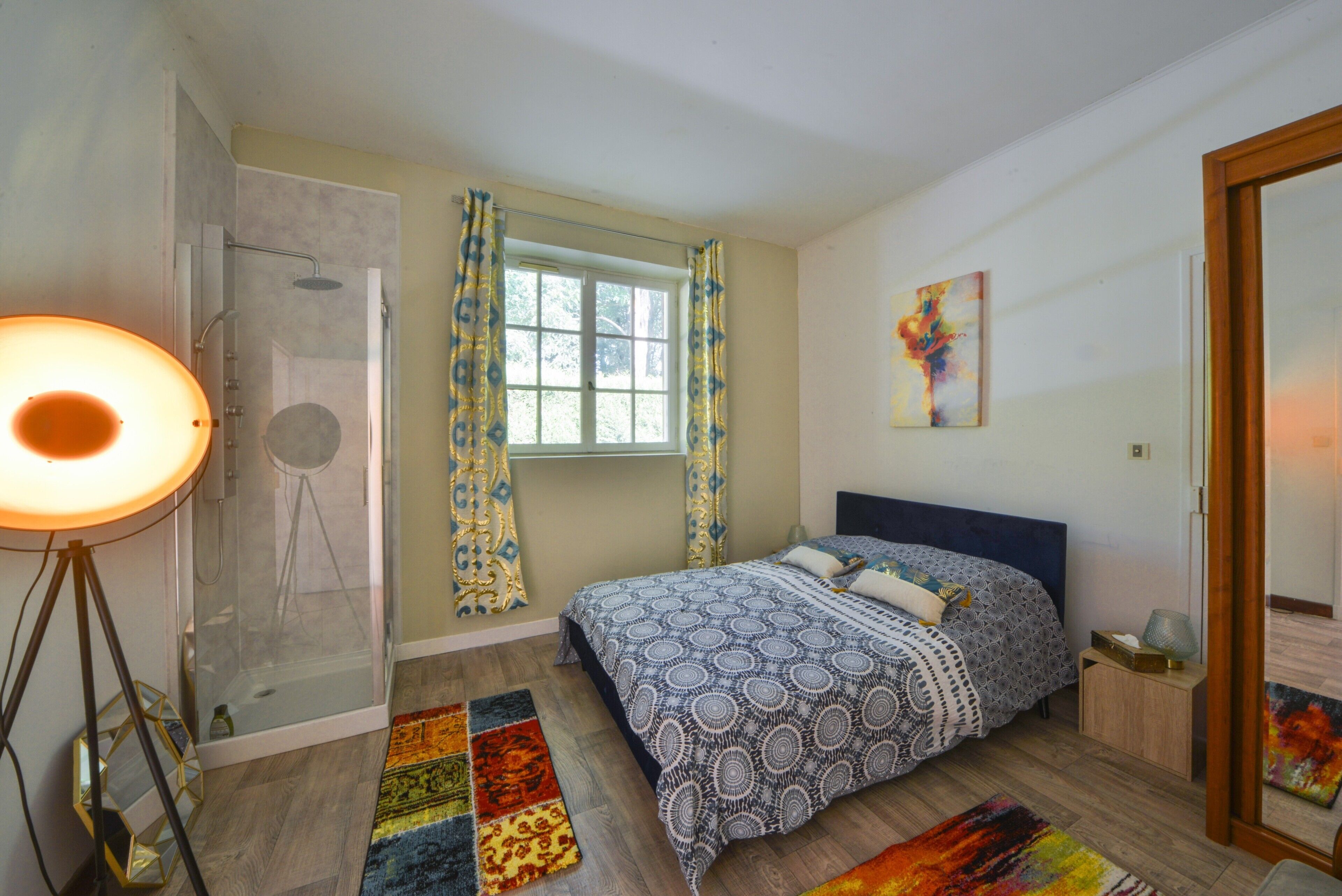 8 bedrooms, iron/ironing board, WiFi, bed sheets