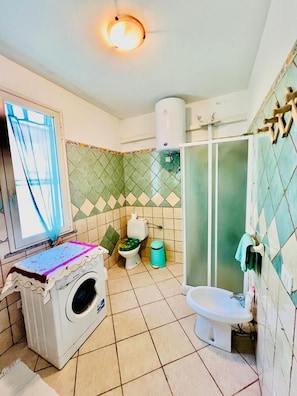 Bathroom - Apple House Vacation Home (Sorso)