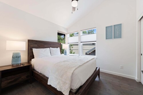 9 Lassen - Modern Sunriver Luxury with Hot Tub & 12 SHARC Passes