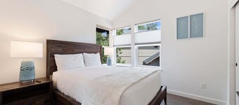 9 Lassen - Modern Sunriver Luxury with Hot Tub & 12 SHARC Passes
