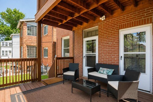 Historic 2BR with Deck, Games & Garage