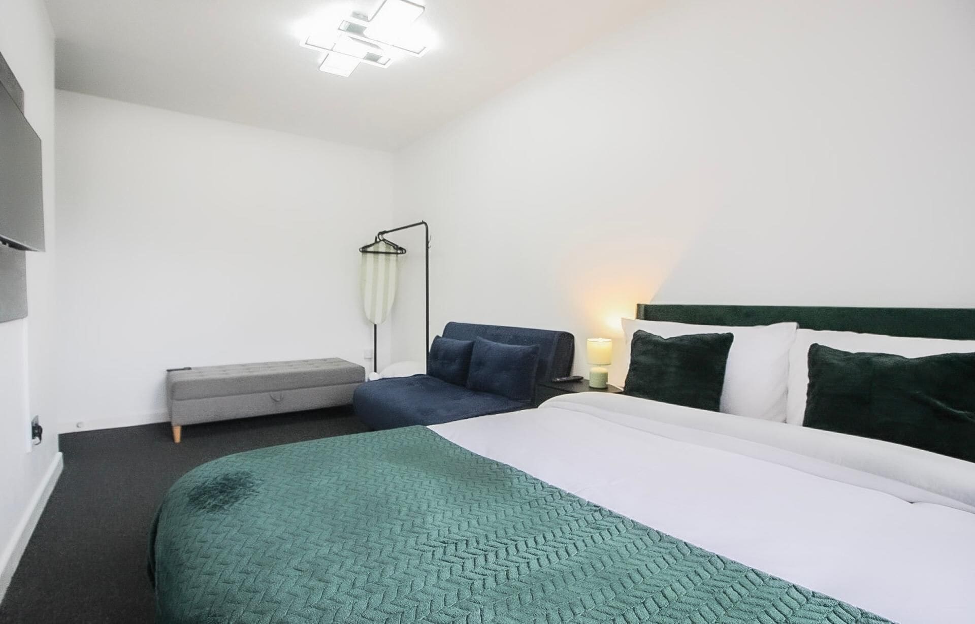 4 bedrooms, WiFi (free), bed sheets