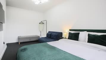 4 bedrooms, WiFi (free), bed sheets