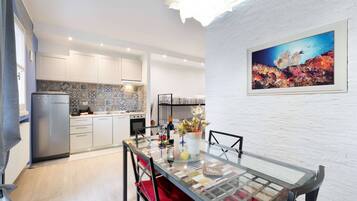 Apartment, 1 Bedroom | Dining room