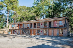 Exterior - Deluxe 2 Full Beds | Walterboro (Walterboro SC)