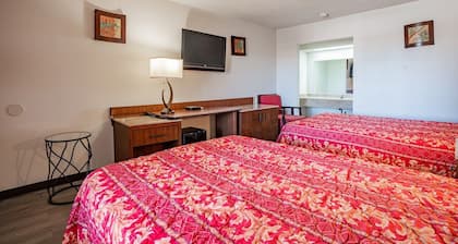 Deluxe 2 Full Beds | Walterboro
