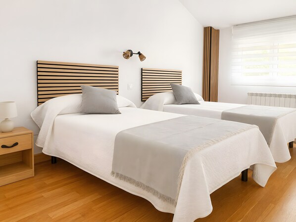 3 bedrooms, iron/ironing board, bed sheets