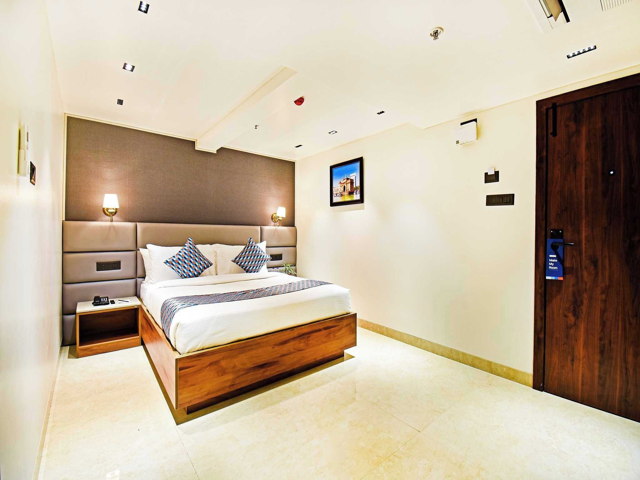 Desk, WiFi (free), bed sheets