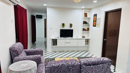 Demberly's Hideaway