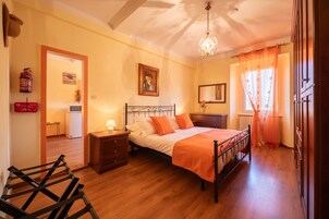 Apartamento, 1 habitación, vistas al lago | Tabla de planchar con plancha y wifi gratis