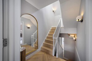 A staircase with white railings and wooden steps, leading to an upper floor. - 6 Mins Walk to Selfridges, Marble Arch Penthouse (Greater London)